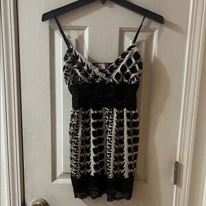 Elegant Black and White Sleeveless top with adjustable straps. Very lightweight.